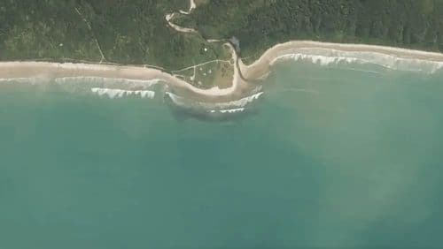 Live Blue Cliffs surf cam showing spot conditions.