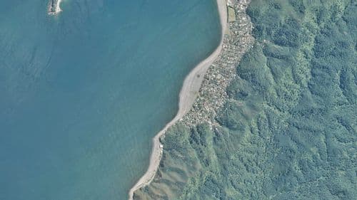 Live Eastbourne surf cam showing spot conditions.