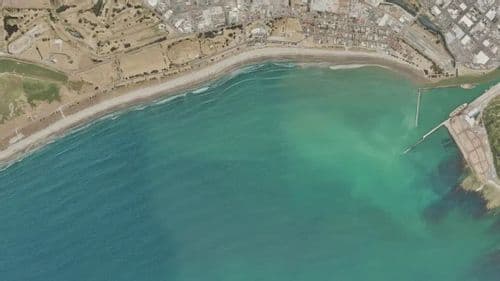 Live Gizzy Pipe surf cam showing spot conditions.