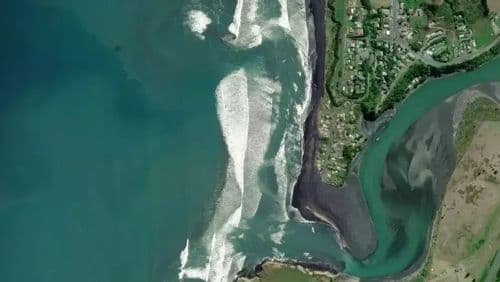 Live Mōkau surf cam showing spot conditions.