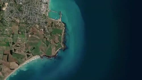 Live Oamaru surf cam showing spot conditions.