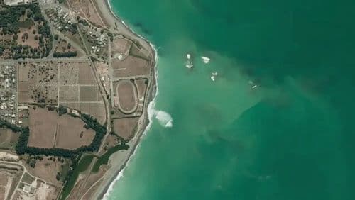 Live Patiti Pt / Timaru surf cam showing spot conditions.