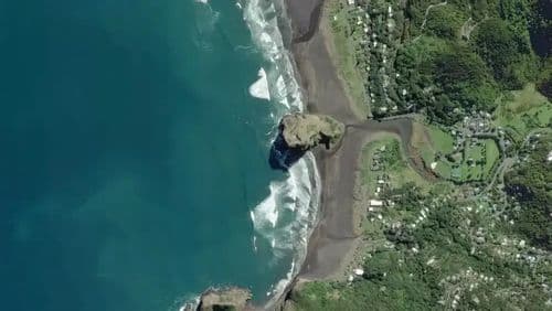 Live Piha surf cam showing spot conditions.