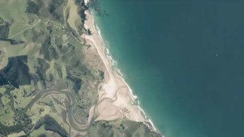 Live Tākou Bay surf cam showing spot conditions.