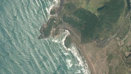 Live Bethells surf cam showing spot conditions.