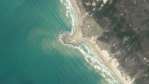 Live The Bluff surf cam showing spot conditions.