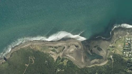 Live Indicators surf cam showing spot conditions.