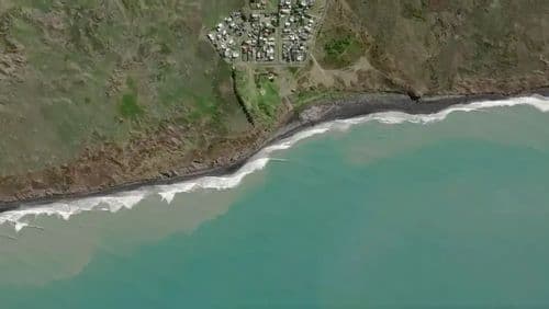 Live Waiinu Beach surf cam showing spot conditions.