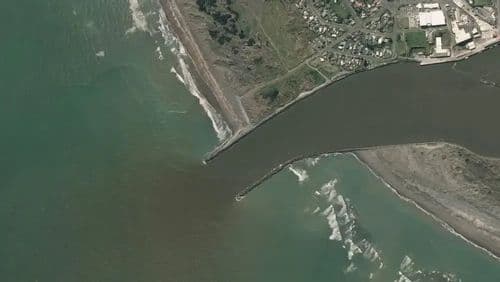 Live Whanganui surf cam showing spot conditions.